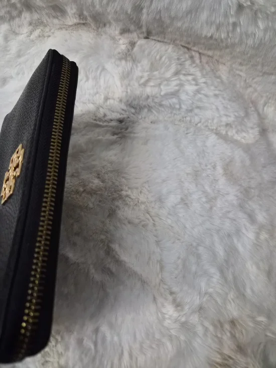 Tory Burch Black Pebbled Leather Zip Wallet with Gold Logo - Picture 5 of 9